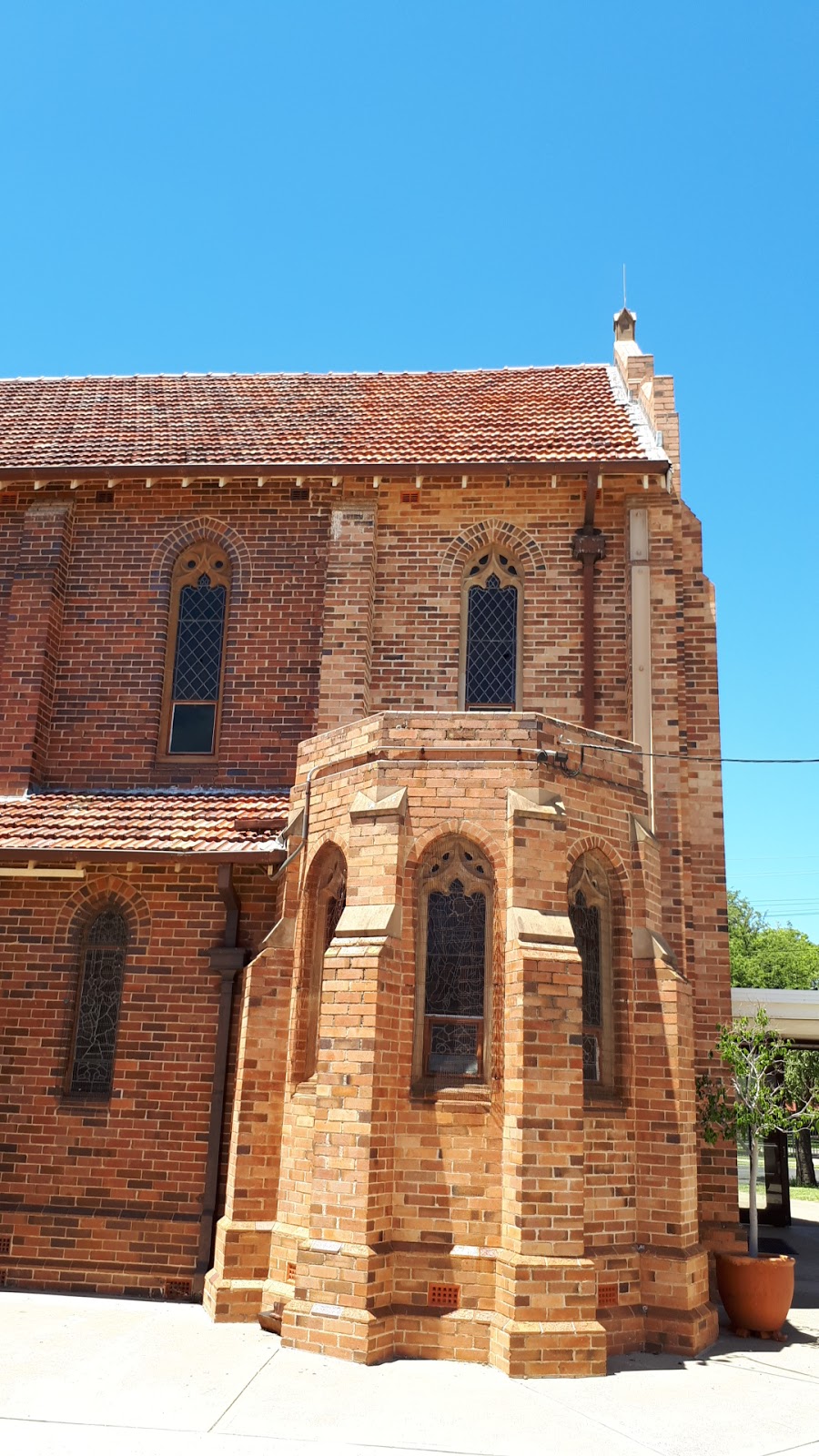 All Saints Anglican Church | church | 101 Boston St, Moree NSW 2400, Australia | 0267521103 OR +61 2 6752 1103