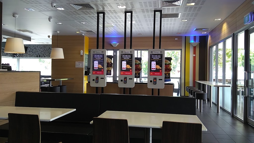 McDonalds Bellbowrie | cafe | Bellbowrie Shopping Plaza, Moggill Rd, Bellbowrie QLD 4070, Australia | 0734329984 OR +61 7 3432 9984