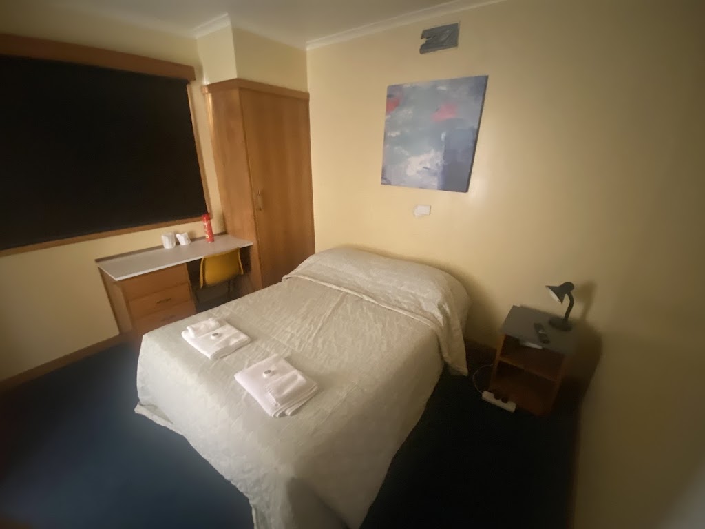 Flinders Island Interstate Hotel | 6 Patrick St, Whitemark TAS 7255, Australia | Phone: (03) 6359 2114