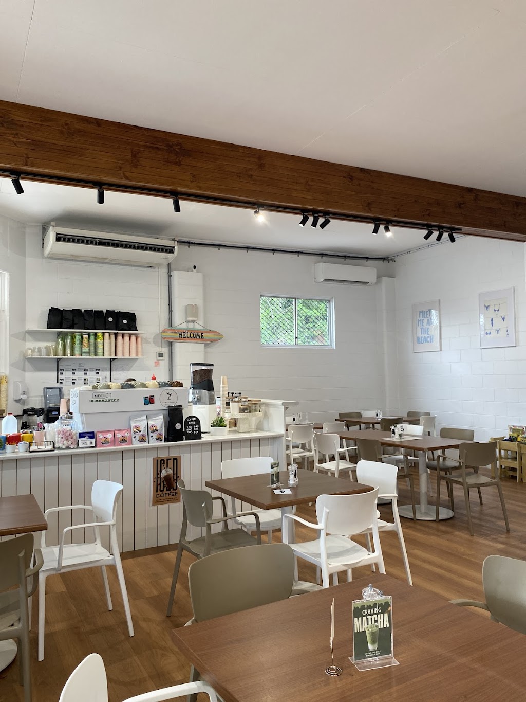 Brews & Bites Beachside Cafe | 64A Farnborough Rd, Meikleville Hill QLD 4703, Australia | Phone: (07) 4939 8687