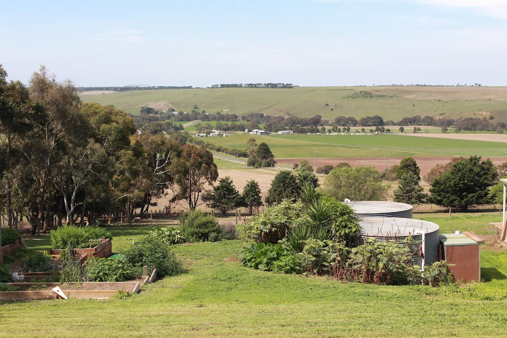 The Red Door Country Cottage | 45 Clyde Hill Rd, Bannockburn VIC 3331, Australia | Phone: 0406 091 970