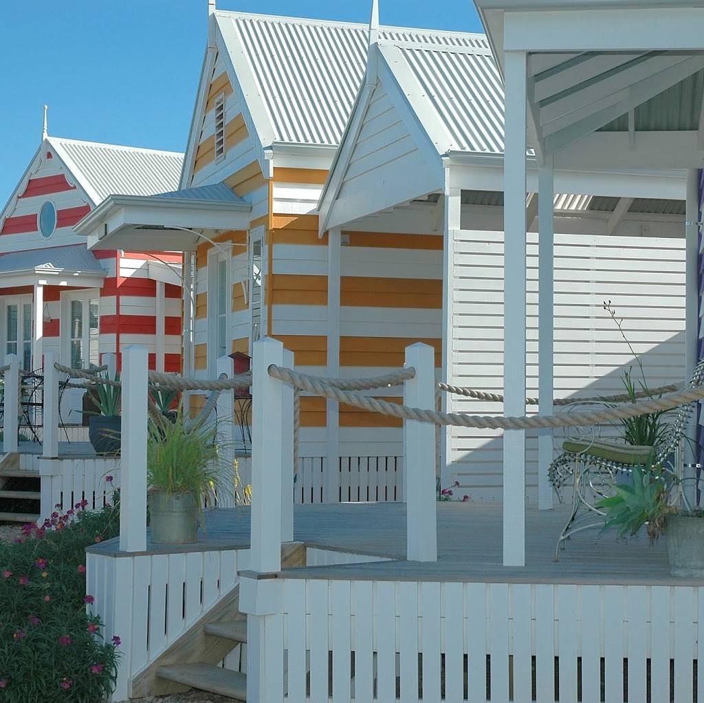 Beach Huts Middleton | lodging | 1 Charles St, Middleton SA 5213, Australia | 0885543933 OR +61 8 8554 3933