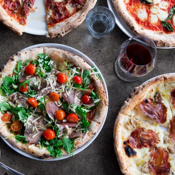 Pizzeria Violetta | meal takeaway | 10 Wongabel St, Kenmore QLD 4069, Australia | 0401579199 OR +61 401 579 199
