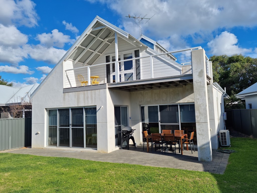 Beach Pearl | lodging | 23 Marshall St, Quindalup WA 6281, Australia | 0407380065 OR +61 407 380 065