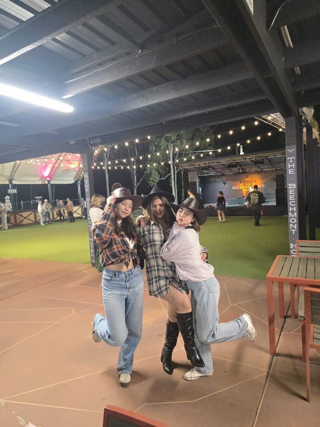 Aussie Backyard Tours | 32 Denman St, Greenslopes QLD 4120, Australia | Phone: 0430 552 032