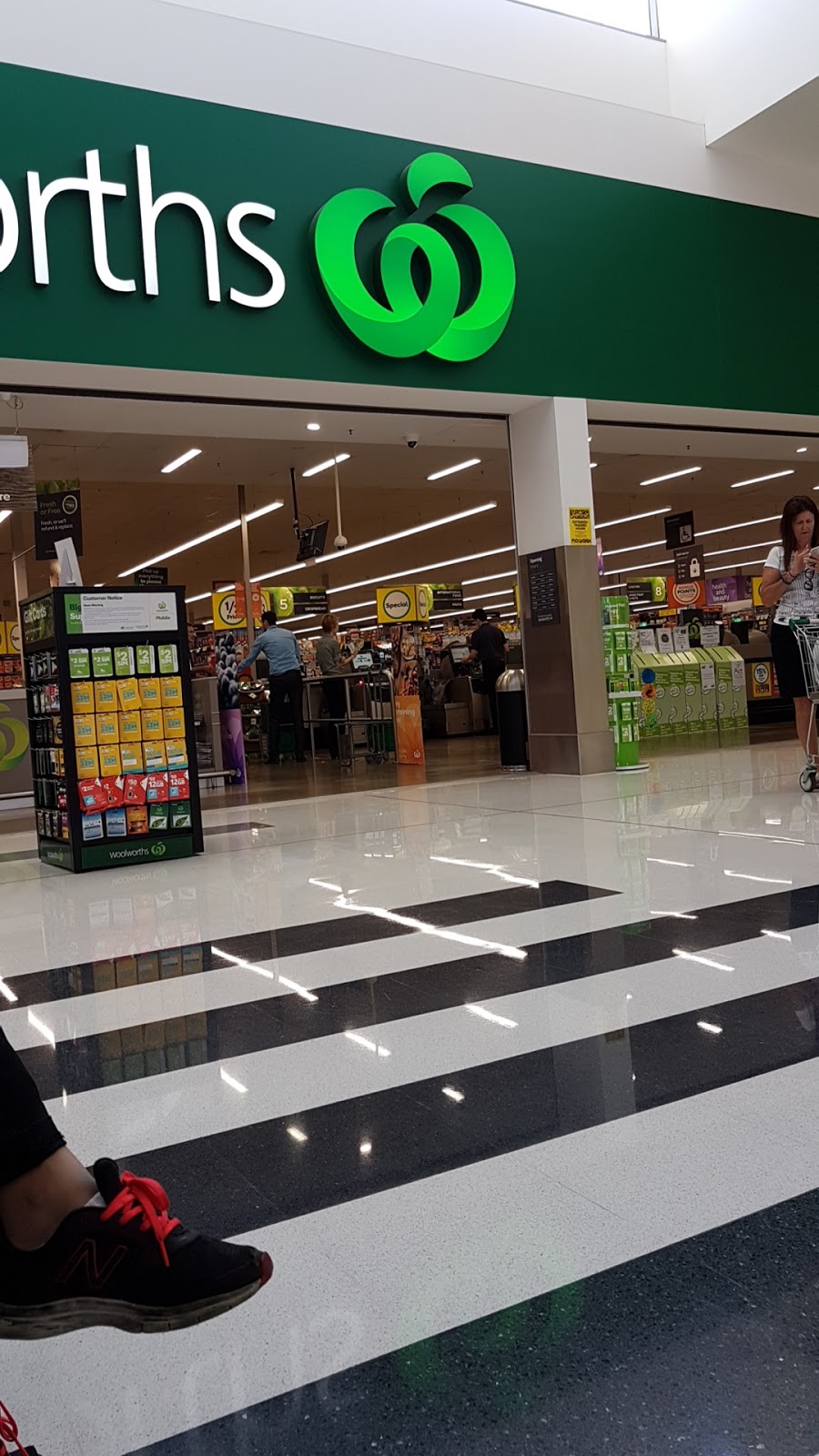 Woolworths Fairfield Central | supermarket | 2/30 Lakeside Dr & Waterfront Parade, Idalia QLD 4811, Australia | 0747553834 OR +61 7 4755 3834