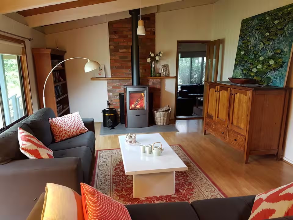 Mansfield Cottage and Studio | 65 Mt Battery Rd, Mansfield VIC 3722, Australia | Phone: 0419 307 509