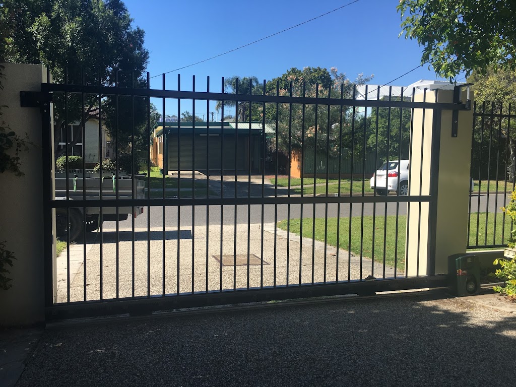 Paradise Garage Doors and Gates |  | 5 Armidale Cres, Helensvale QLD 4212, Australia | 0418287137 OR +61 418 287 137