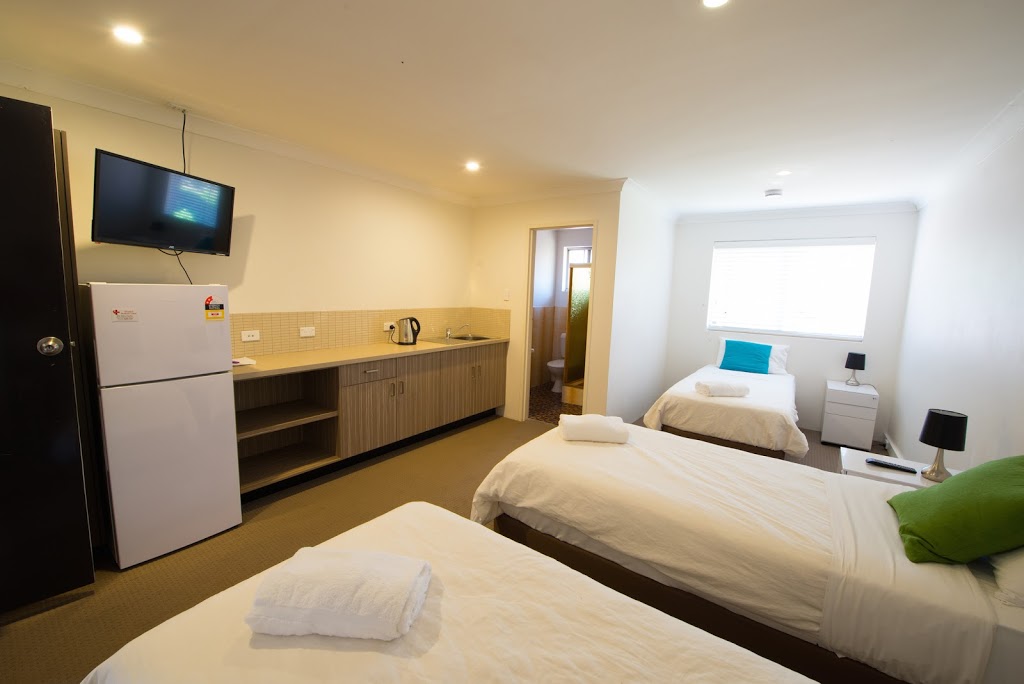 Surf Inn Wollongong Surf Camp | NSW, Wollongong, 222-226 Lawrence Hargrave Dr, Thirroul NSW 2515, Australia