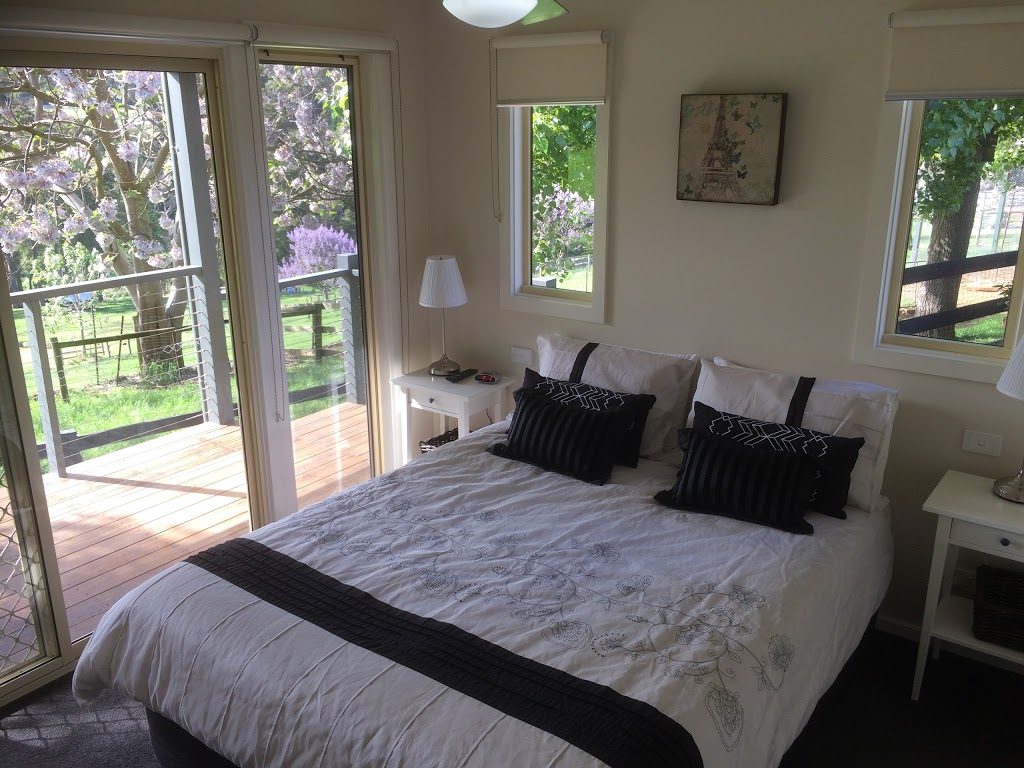 Emerald Ridge Bed & Breakfast | 4 Jarmina Way, Emerald VIC 3782, Australia | Phone: 0438 688 114