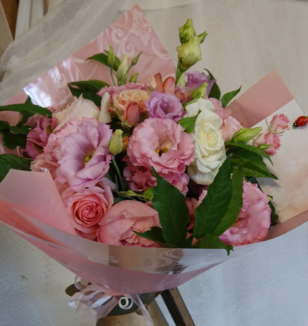 Eumundi Roses | florist | 79 Don Napier Rd, Eumundi QLD 4562, Australia | 0402052558 OR +61 402 052 558