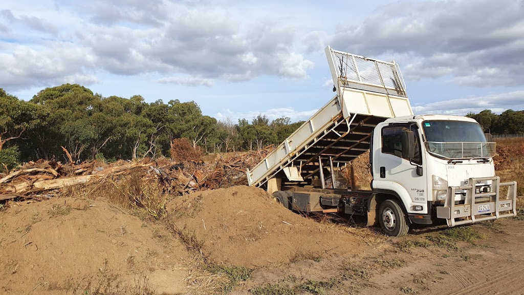 Shanes Mini Excavator and Bobcat Hire | 66 Matthews Ln, The Summit QLD 4377, Australia | Phone: 0403 593 506