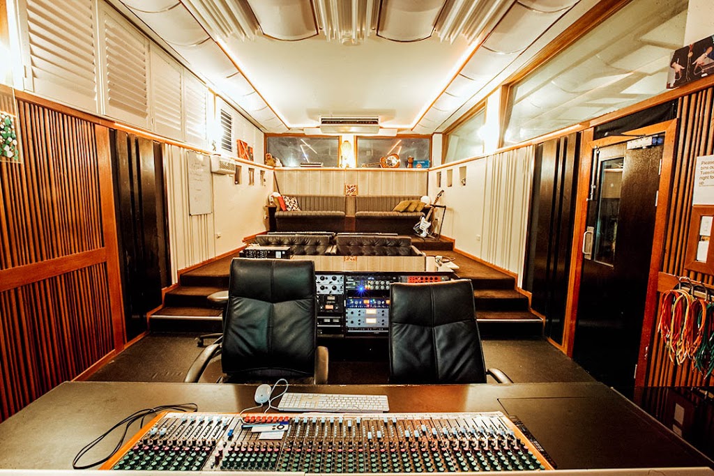 Airlock Studios | 8 Brahan Ct, Camp Mountain QLD 4520, Australia | Phone: 0413 622 847