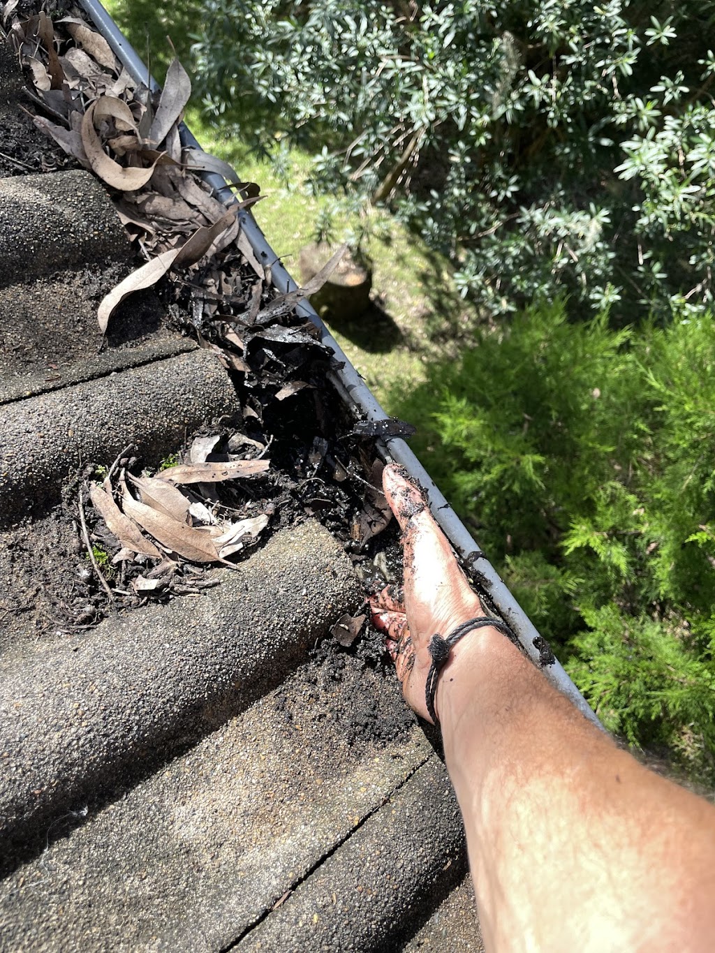 Beaches Gutter Clean | Morella Rd, Whale Beach NSW 2107, Australia | Phone: 0405 613 711