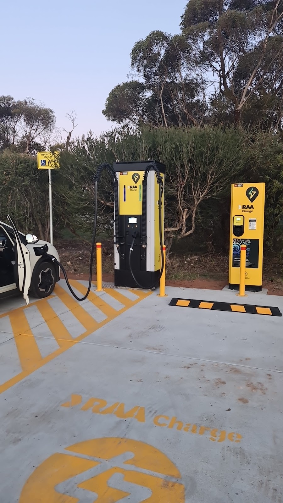 Chargefox Charging Station | 19 Poyntz Terrace, Coonalpyn SA 5265, Australia | Phone: 1300 518 038
