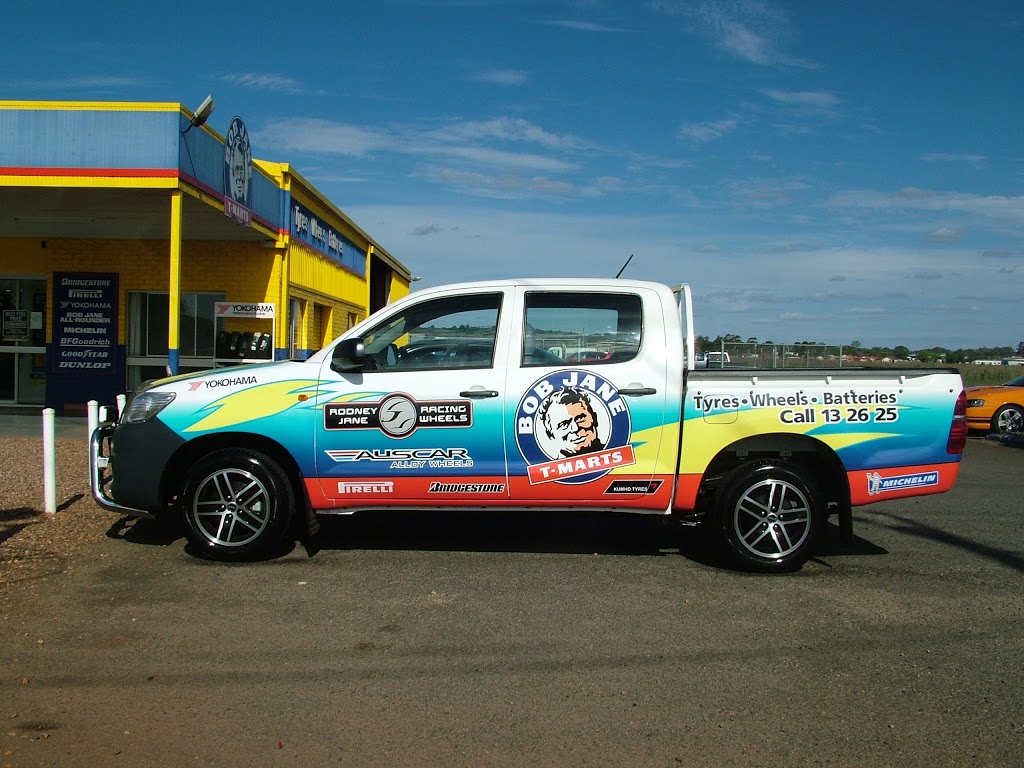 Pro Graphics Pty Ltd - Signwriters and Decals | 3 Kensington Dr, Withcott QLD 4352, Australia | Phone: (07) 4630 3000