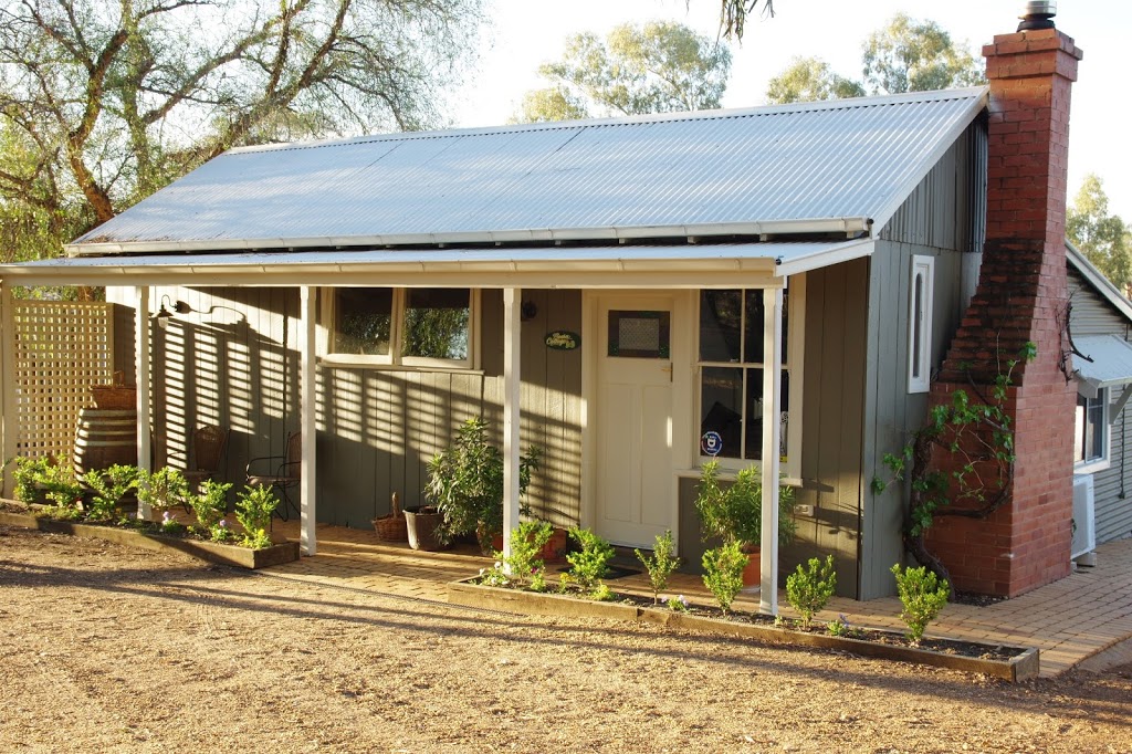 Outback Cellar & Country Cottage | lodging | 21 Warrie Rd, Dubbo NSW 2830, Australia | 0438872759 OR +61 438 872 759