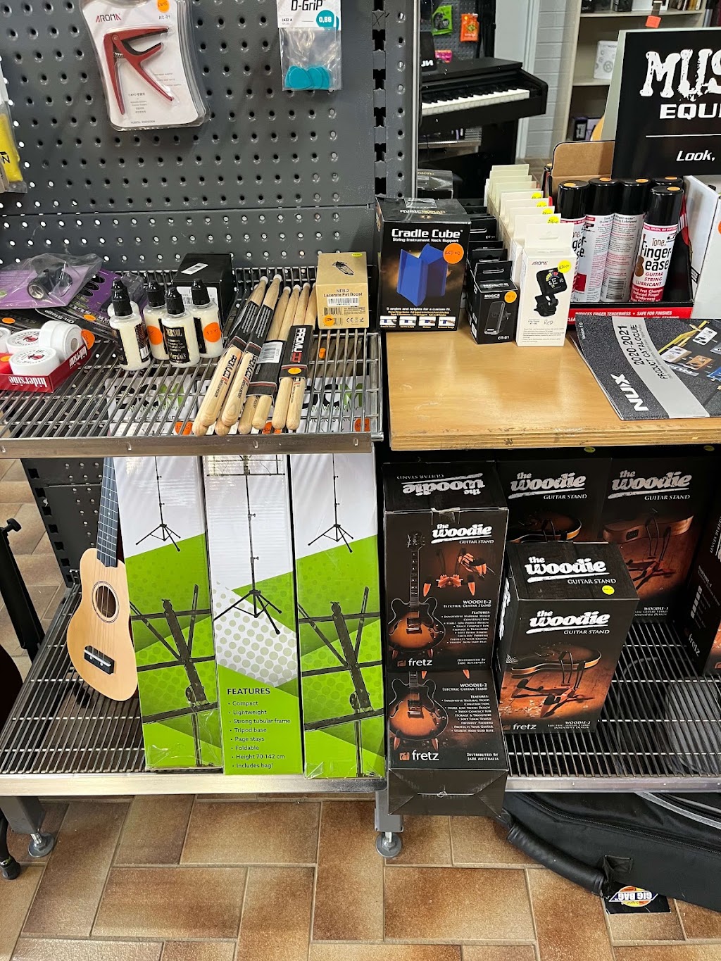 GIG Guitars Music Store | 117 Ferguson St, Glen Innes NSW 2370, Australia | Phone: 0488 200 801