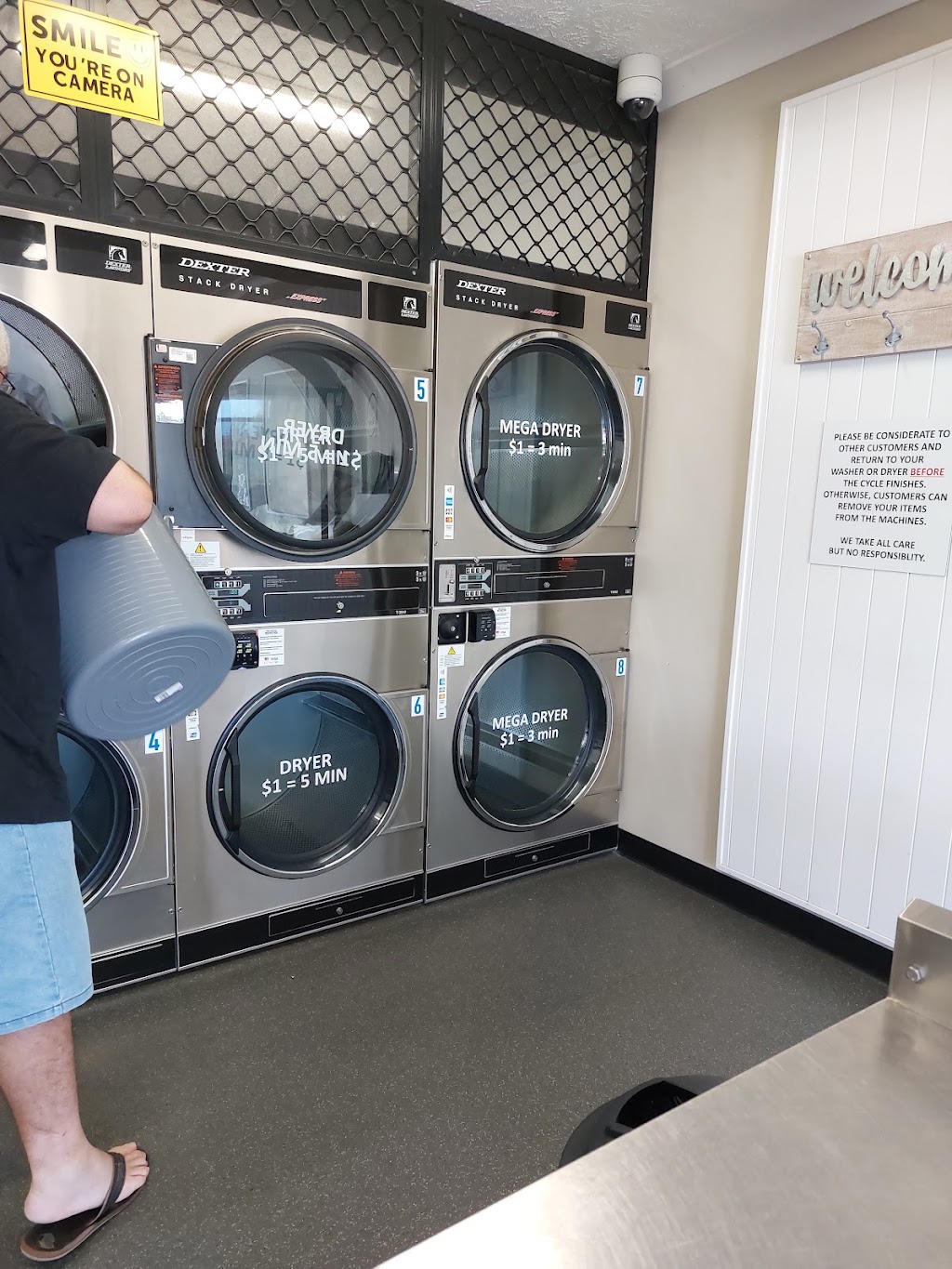 Waves Laundromat Miami | Ste 4/2098 Gold Coast Hwy, Miami QLD 4220, Australia | Phone: 0400 881 734