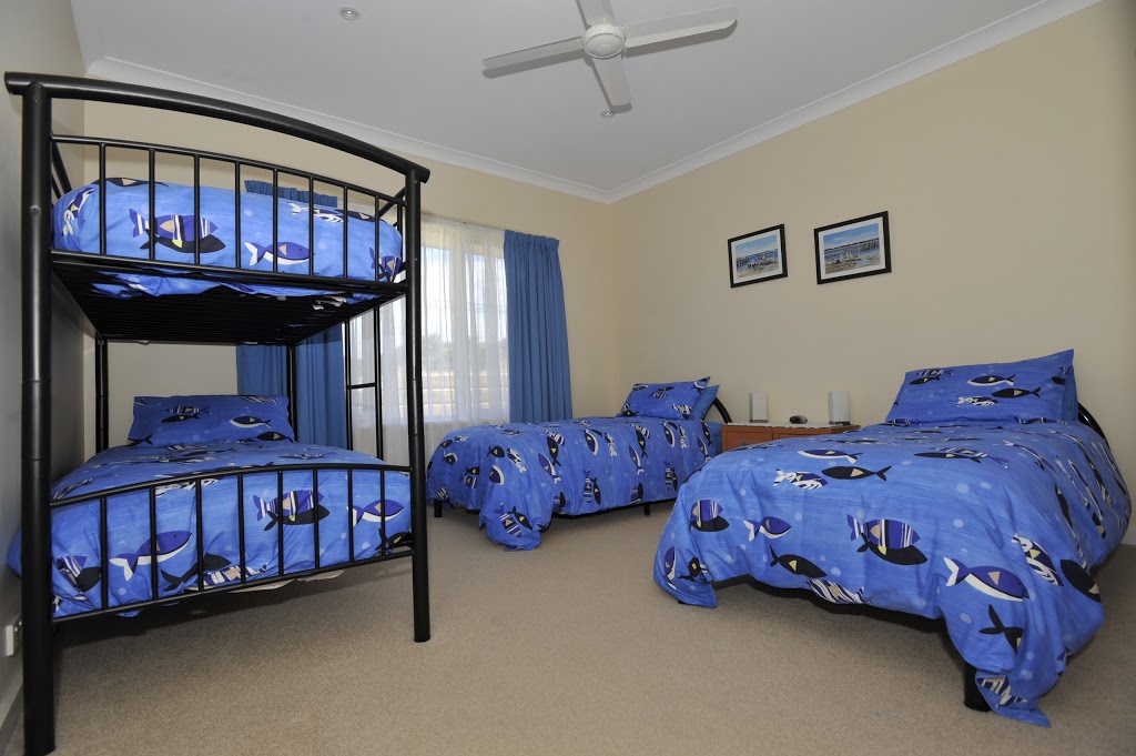 Searenity Holiday Accommodation | lodging | 1 Hawthorn Ave, Emu Bay SA 5223, Australia | 0885535116 OR +61 8 8553 5116