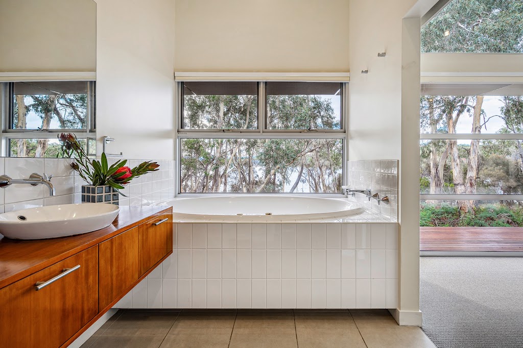 Bruny Bay House | 670a Lighthouse Rd, South Bruny TAS 7150, Australia | Phone: 0473 060 620