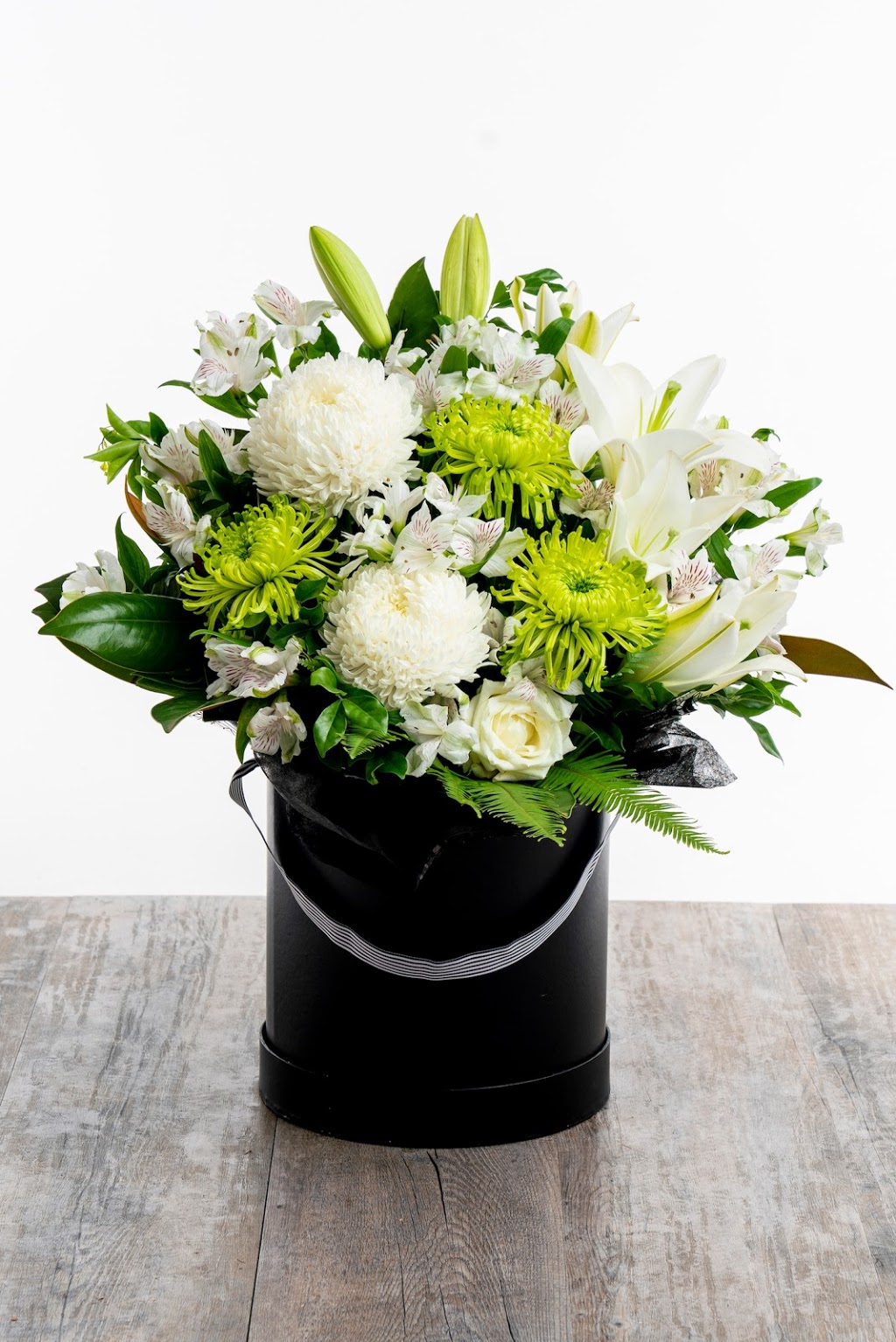 Paradise Point Florist | Shop 9/1 Grice Ave, Paradise Point QLD 4216, Australia | Phone: (07) 5577 3377