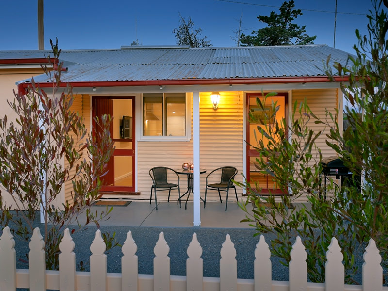 The Linesmans Cottage | 54-56 Main St, Chiltern VIC 3683, Australia | Phone: (03) 5726 1300