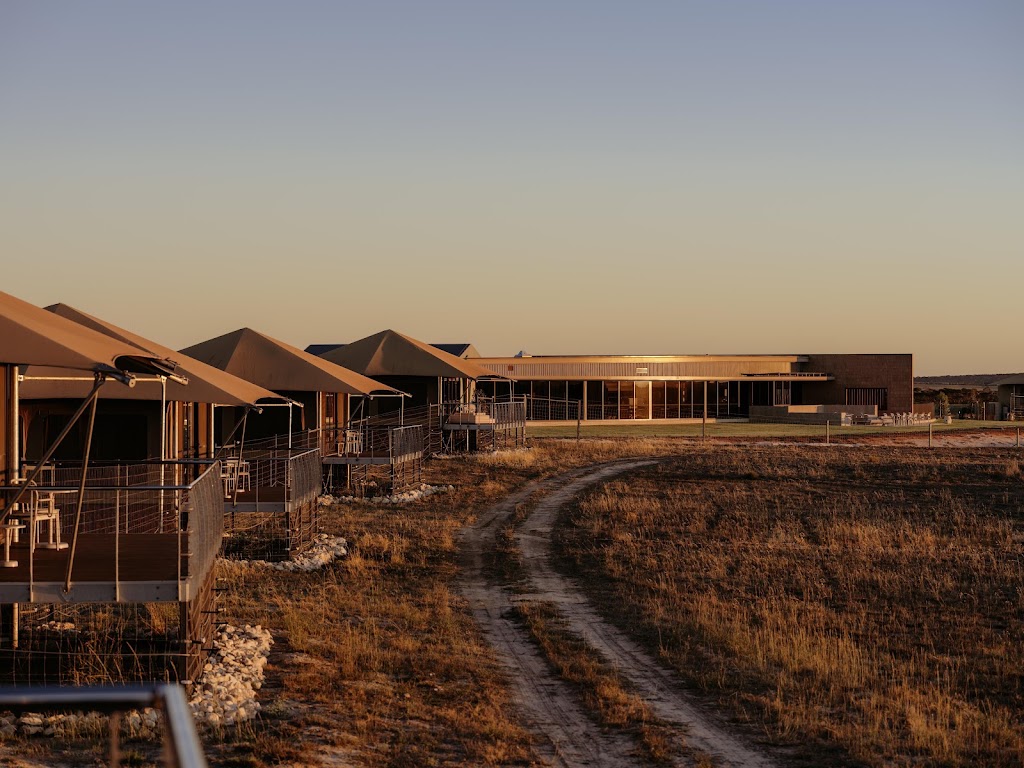 Safari Lodge | 525 Monarto Rd, Rocky Gully SA 5254, Australia | Phone: 1800 016 761
