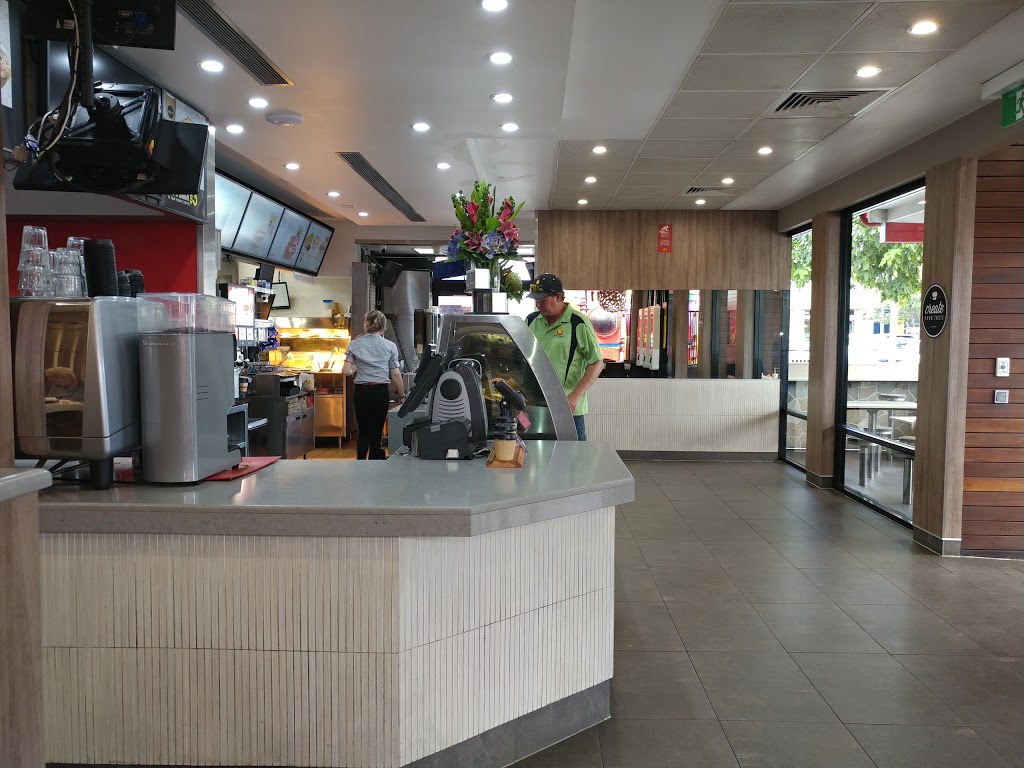 McDonalds Mermaid Waters | meal takeaway | Gold Coast Super Centre Markeri St, cnr Southport Burleigh Rd, Mermaid Waters QLD 4218, Australia | 0755260366 OR +61 7 5526 0366