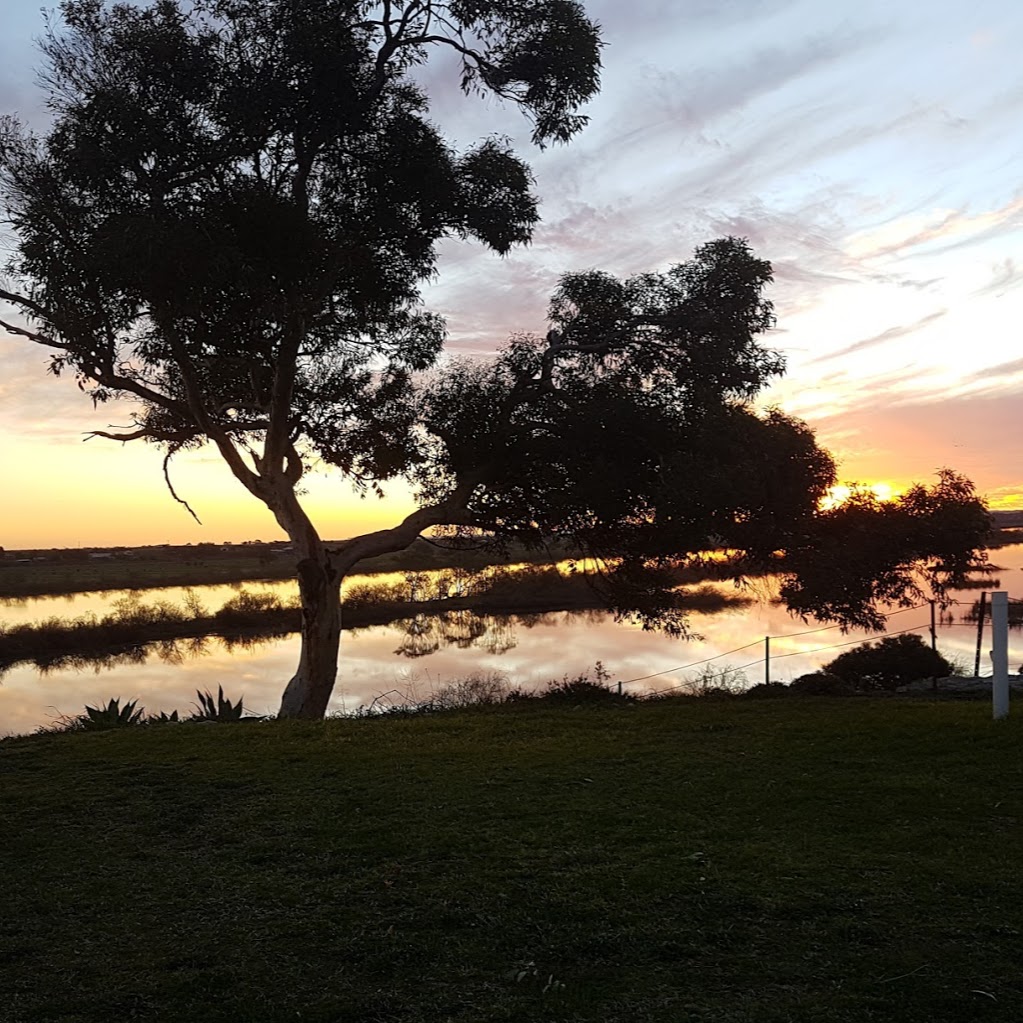 The Bend Holiday Stay | lodging | 198 Princes Hwy, Tailem Bend SA 5260, Australia | 0439630110 OR +61 439 630 110