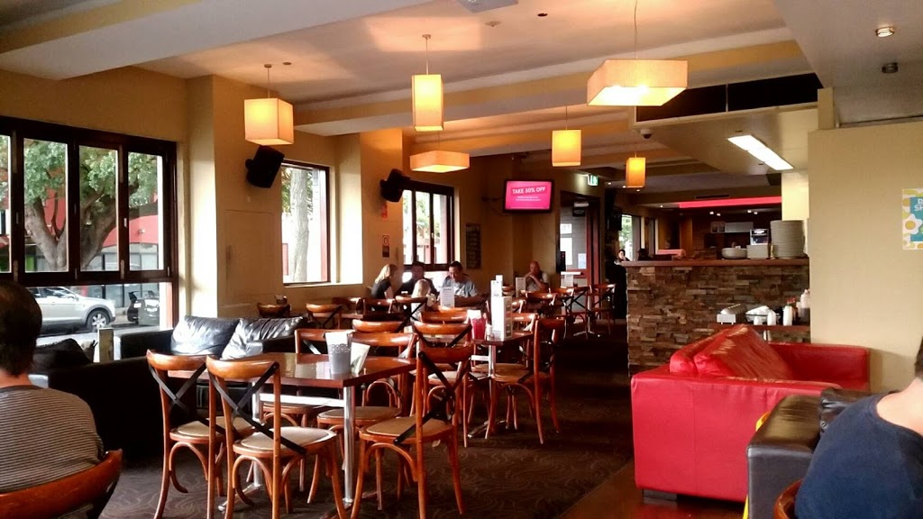 Oscars Bar & Grill | restaurant | 138 Parramatta Rd, Camperdown NSW 2050, Australia | 0295571615 OR +61 2 9557 1615