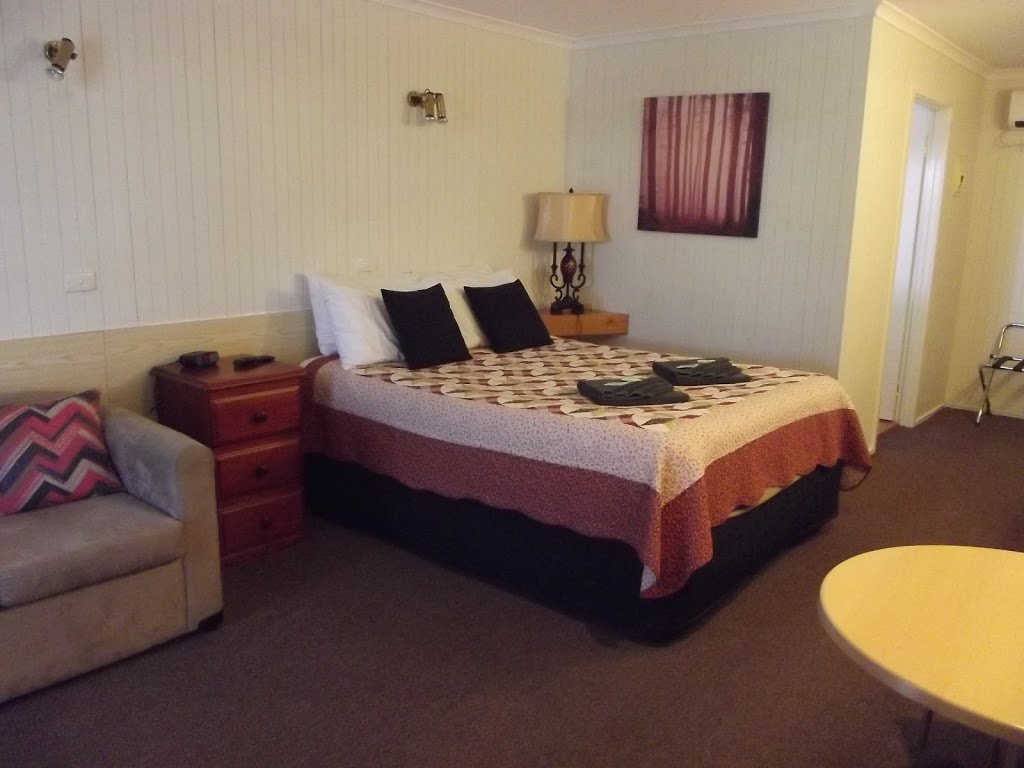 Country Roads Motor Inn | lodging | 268-270 Neeld St, West Wyalong NSW 2671, Australia | 0269722300 OR +61 2 6972 2300