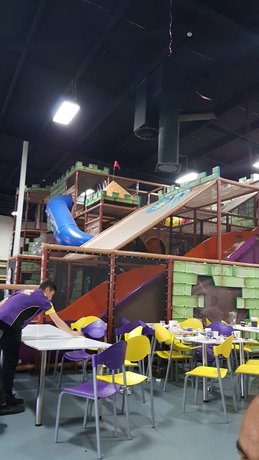 Chipmunks Playland & Cafe Villawood | 1/850 Woodville Rd, Villawood NSW 2163, Australia | Phone: (02) 9725 6140