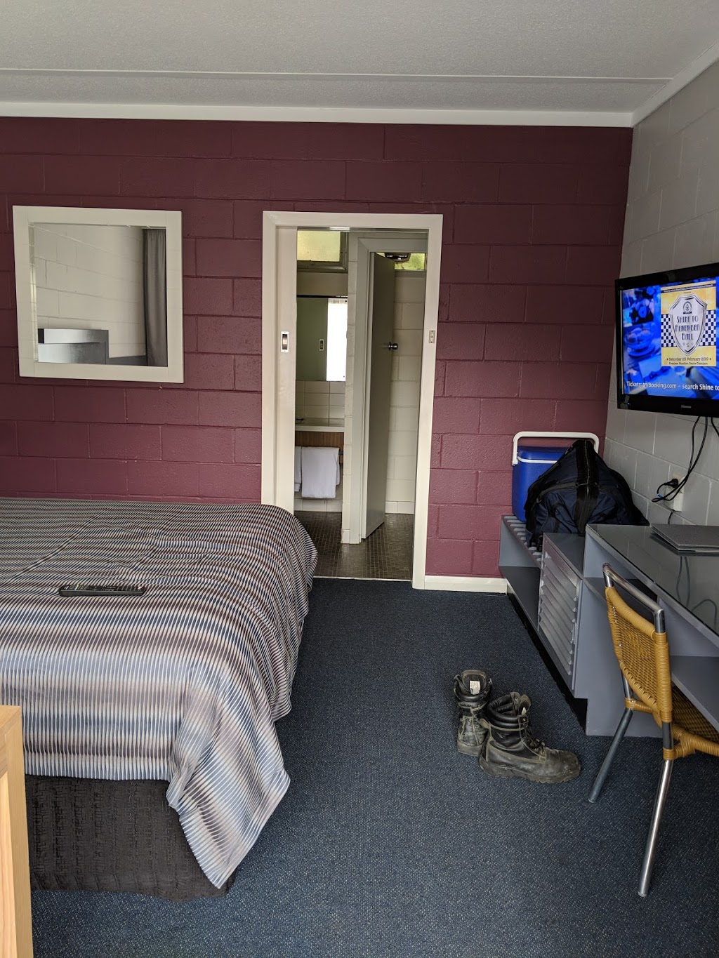 Moe Parklands Motel | lodging | 98-110 Narracan Dr, Newborough VIC 3825, Australia | 0351273344 OR +61 3 5127 3344