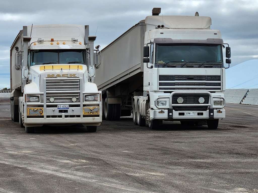 Hoadley Haulage & Hire | 37 Jury Rd, Mypolonga SA 5254, Australia | Phone: 0428 638 178