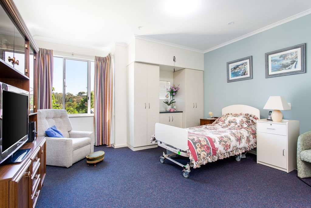 Southern Cross Care Onkaparinga Lodge Residential Care |  | 28 Liddell Dr, Huntfield Heights SA 5163, Australia | 0881867099 OR +61 8 8186 7099