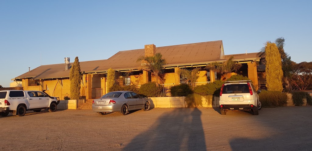 Lake King Tavern Motel | Lot 165 Varley Rd, Lake King WA 6356, Australia | Phone: (08) 9874 4048