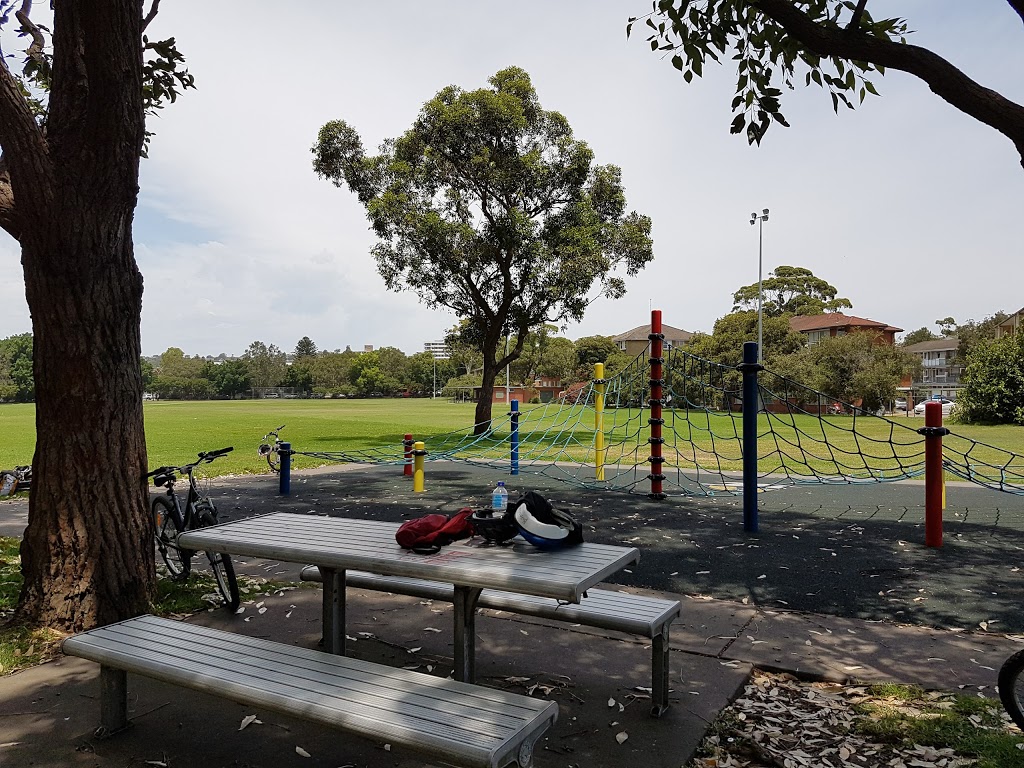 Dee Why Oval | park | Lismore Ave, Dee Why NSW 2099, Australia
