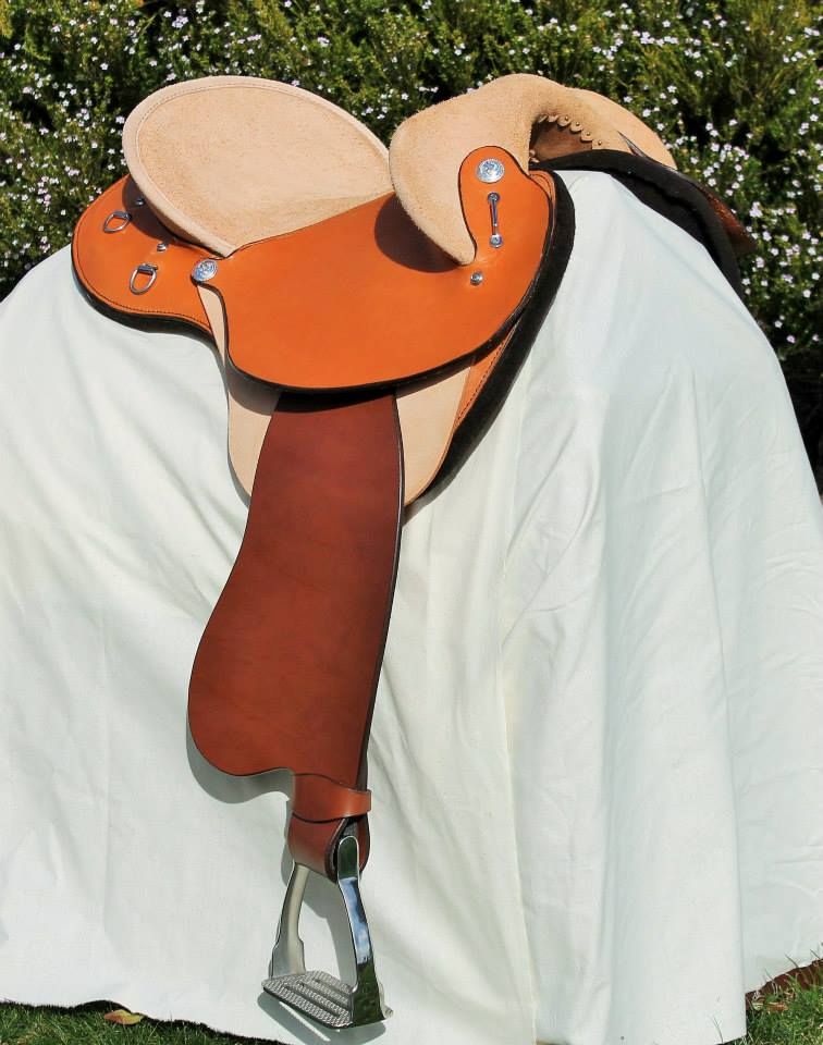 6D Leather | 135 High St, Russell Island QLD 4184, Australia | Phone: 0499 185 136