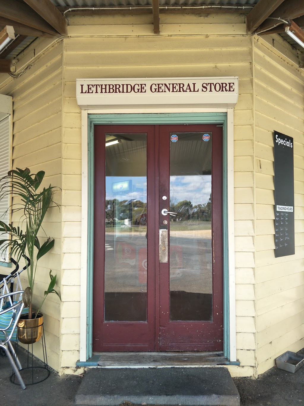 Lethbridge General Store | store | 1 Russell St, Lethbridge VIC 3332, Australia | 0352817428 OR +61 3 5281 7428