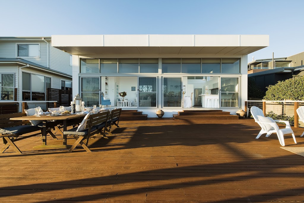 Oceans Edge Retreat | 10 Ocean St, Fishermans Bay NSW 2316, Australia | Phone: (02) 4044 5021