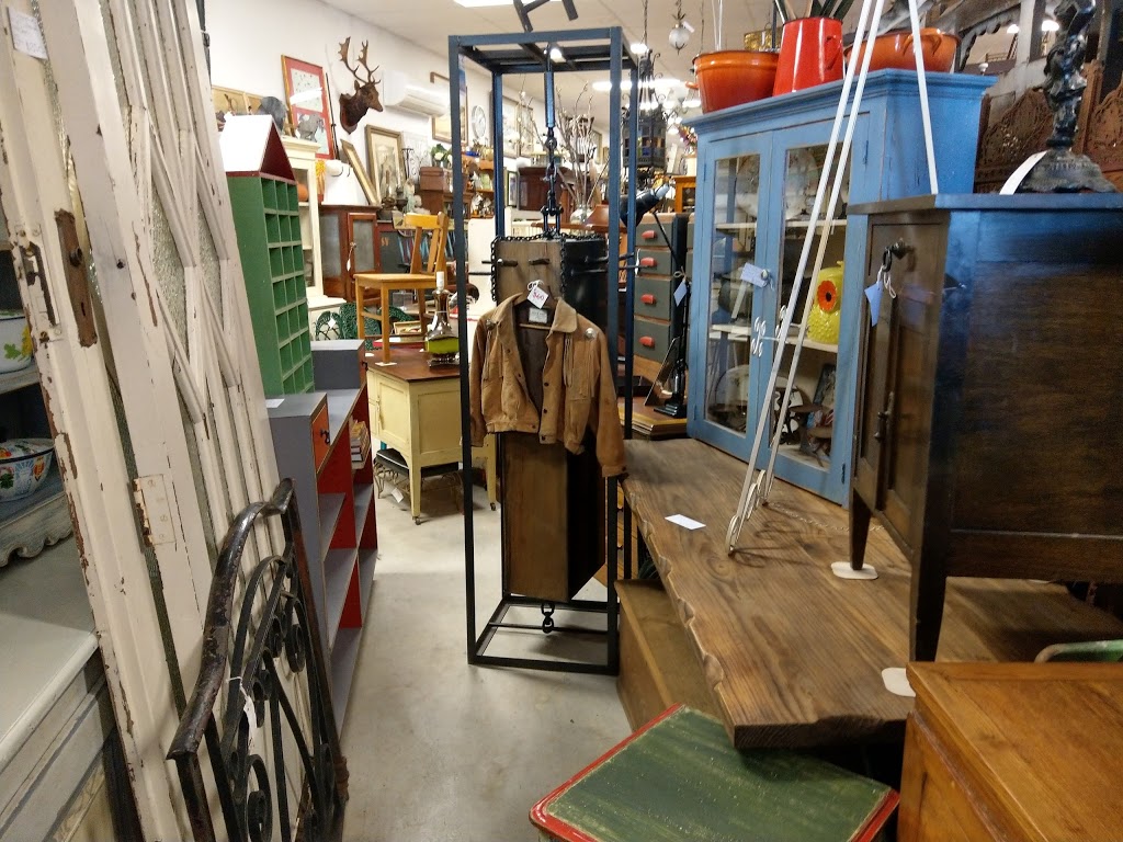 Antiques In Woodend | home goods store | Nicholson St, Woodend VIC 3442, Australia | 54272655 OR +61 54272655