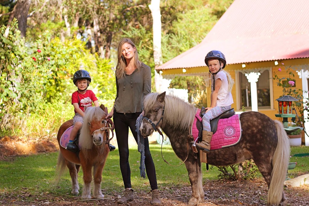 Gumleaf Cottage Farmstay | 1475 Brooking Rd, Hovea WA 6071, Australia | Phone: 0407 429 041