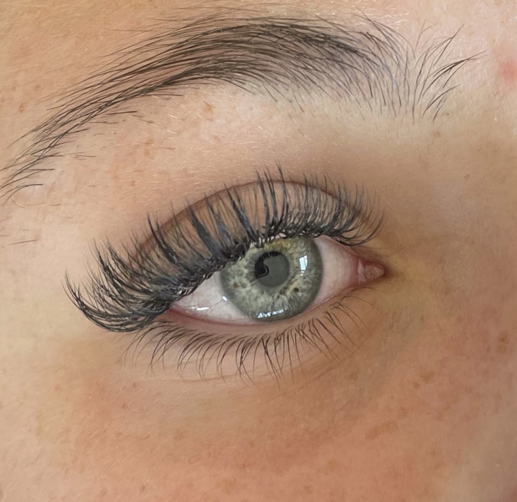 Luxe Lash & Brow House | 29 Somerfield Retreat, Woodhill QLD 4285, Australia | Phone: 0411 853 301