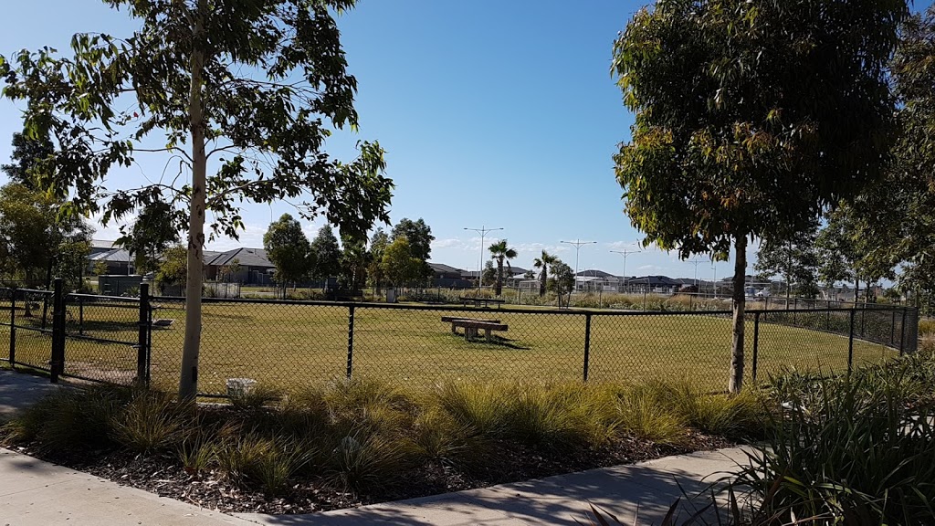 Off leash dog fenced area | park | Perennial Dr, Truganina VIC 3029, Australia