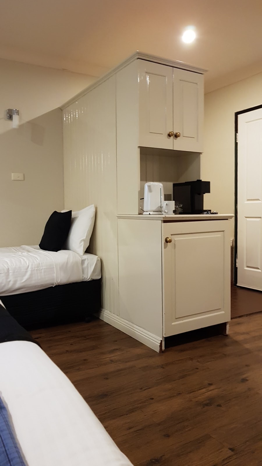 Bundanoon Motel | lodging | 2 Anzac Parade, Bundanoon NSW 2578, Australia | 0248836068 OR +61 2 4883 6068
