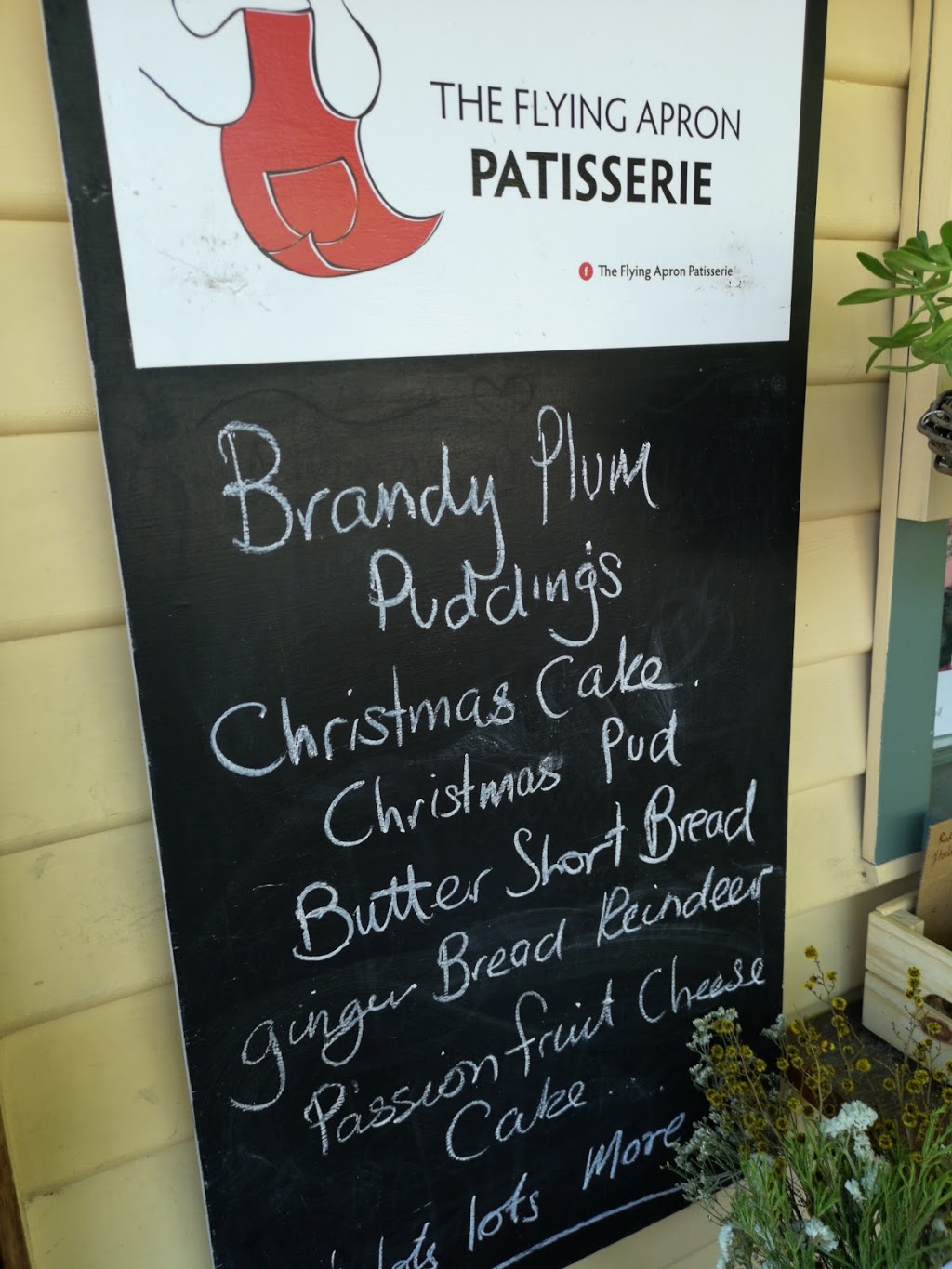 The Flying Apron Patisserie | cafe | 2874 Warburton Hwy, Wesburn VIC 3799, Australia | 0417141464 OR +61 417 141 464