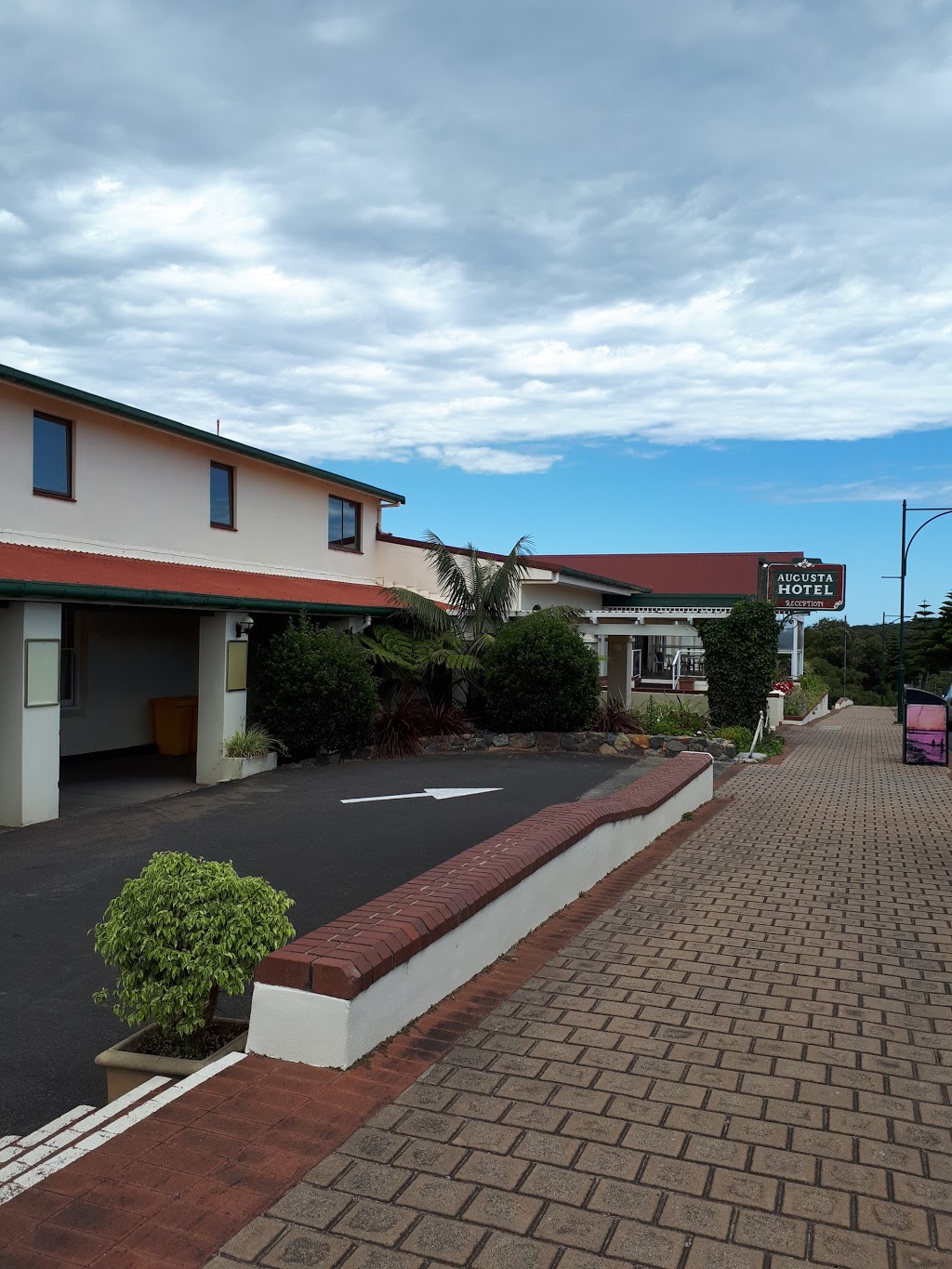 Augusta Hotel Motel | lodging | 53 Blackwood Ave, Augusta WA 6290, Australia | 0897581944 OR +61 8 9758 1944