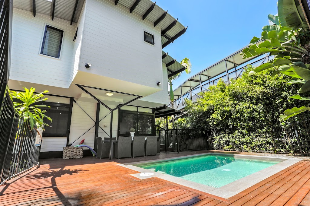 38 Arakoon Crescent - Noosa Luxury Holidays | lodging | 38 Arakoon Cres, Sunshine Beach QLD 4567, Australia | 0754480458 OR +61 7 5448 0458