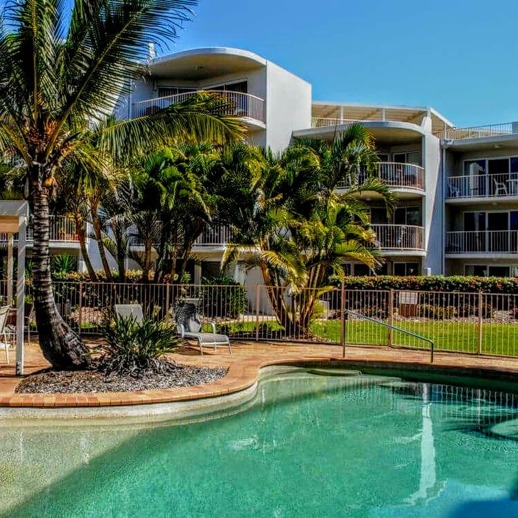 Surfside on the Beach Holiday Apartments | real estate agency | Lowanna Dr, Buddina QLD 4575, Australia | 1800802305 OR +61 1800 802 305